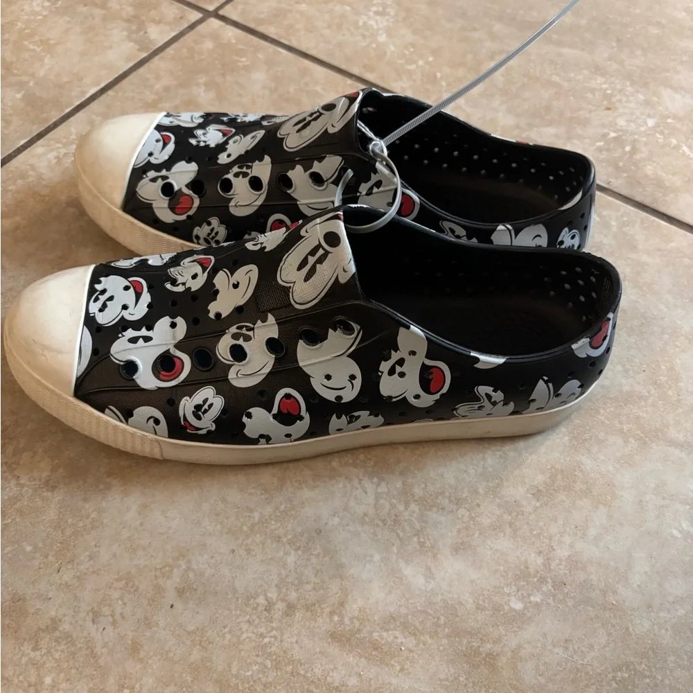 Native Mickey Mouse Size 10.5 Men's Shoes
